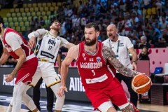 密尔沃基雄鹿队新赛季转会新军崛起，实力升级展望未来